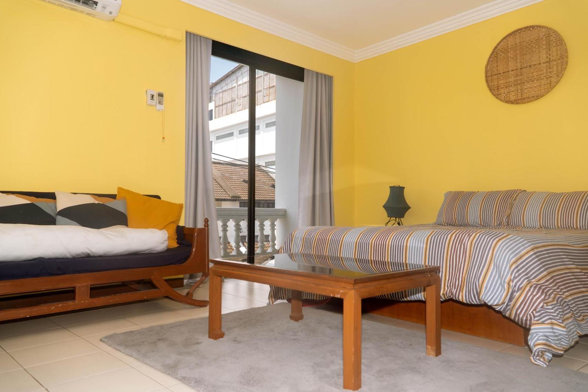 Sunset Tower Homestay *
