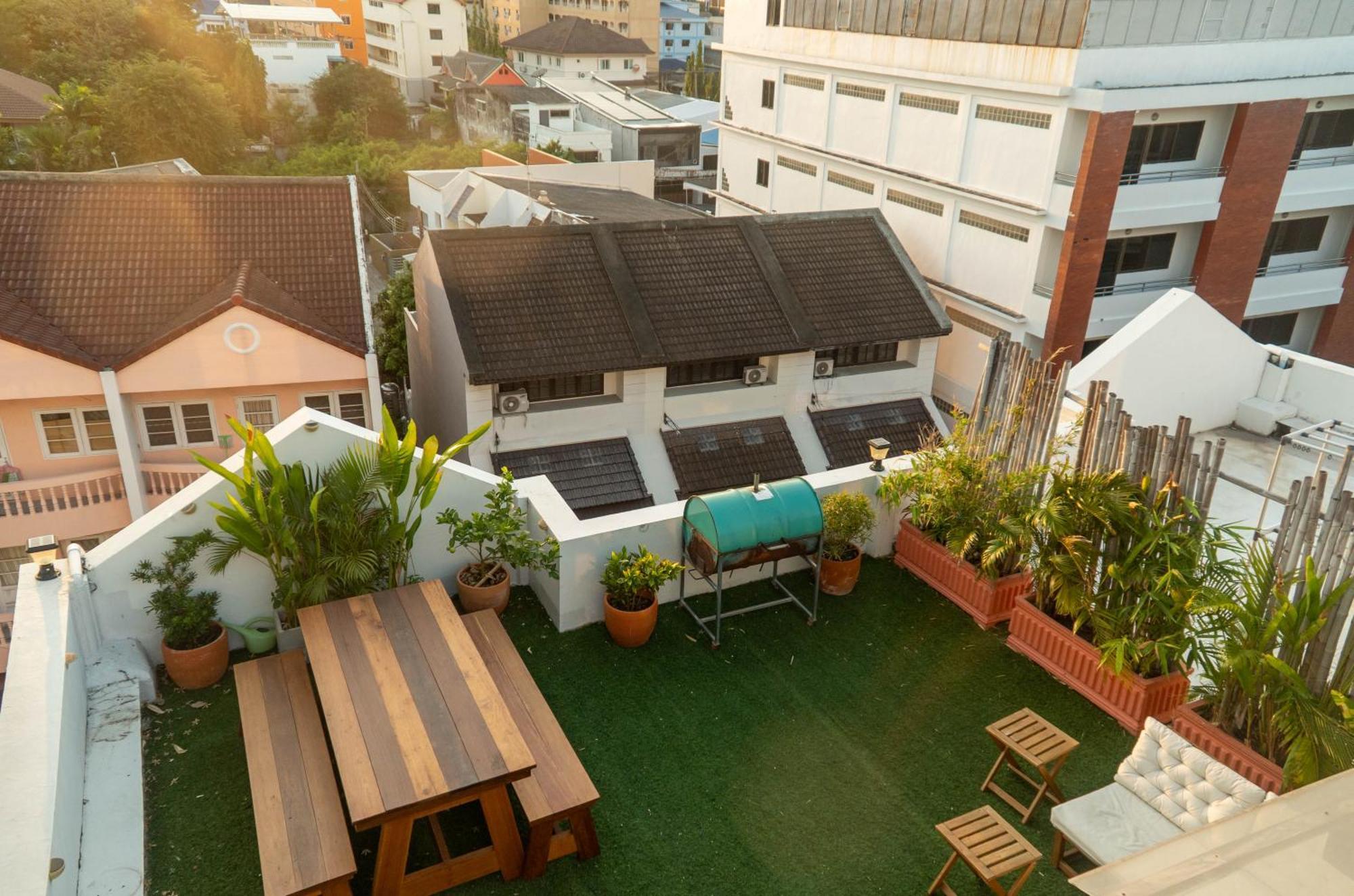 Sunset Tower Homestay *