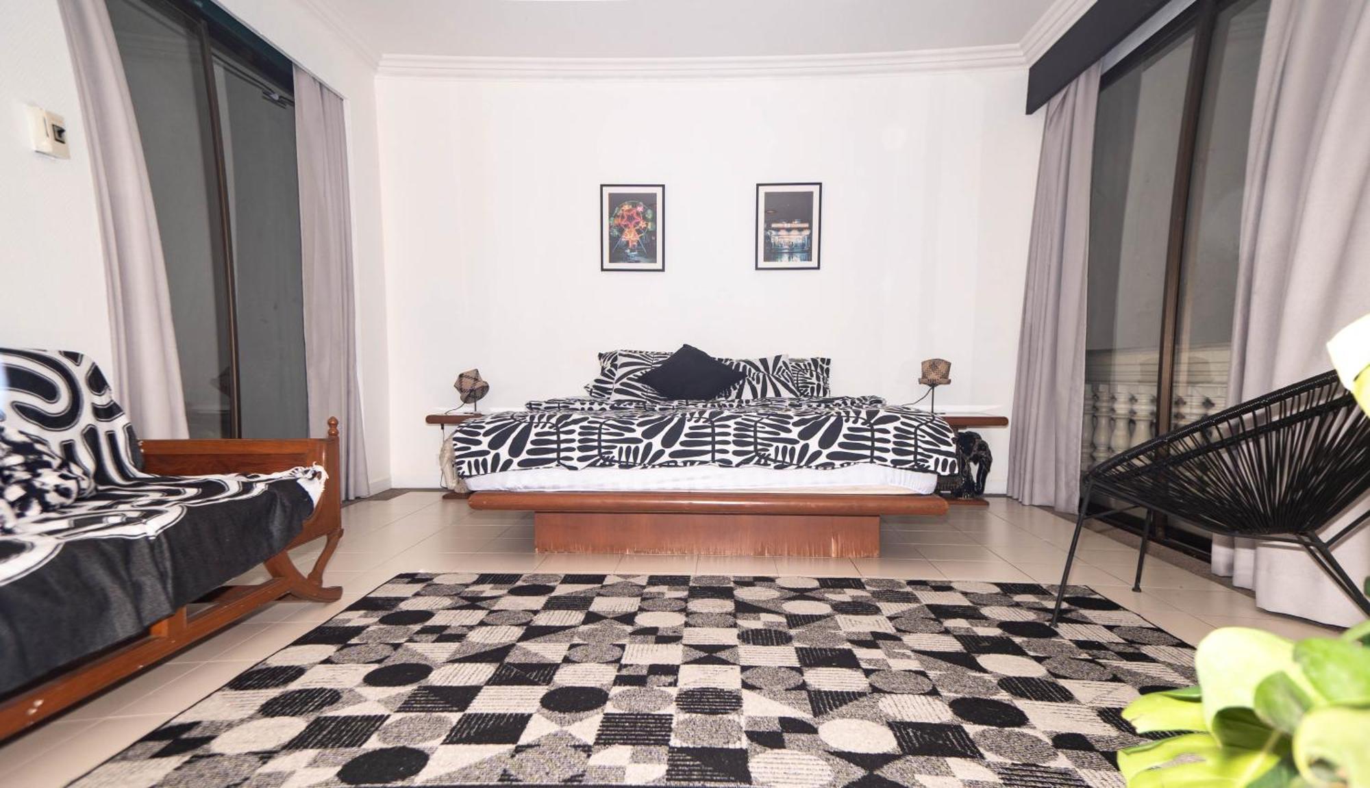 Sunset Tower Homestay Bangkok