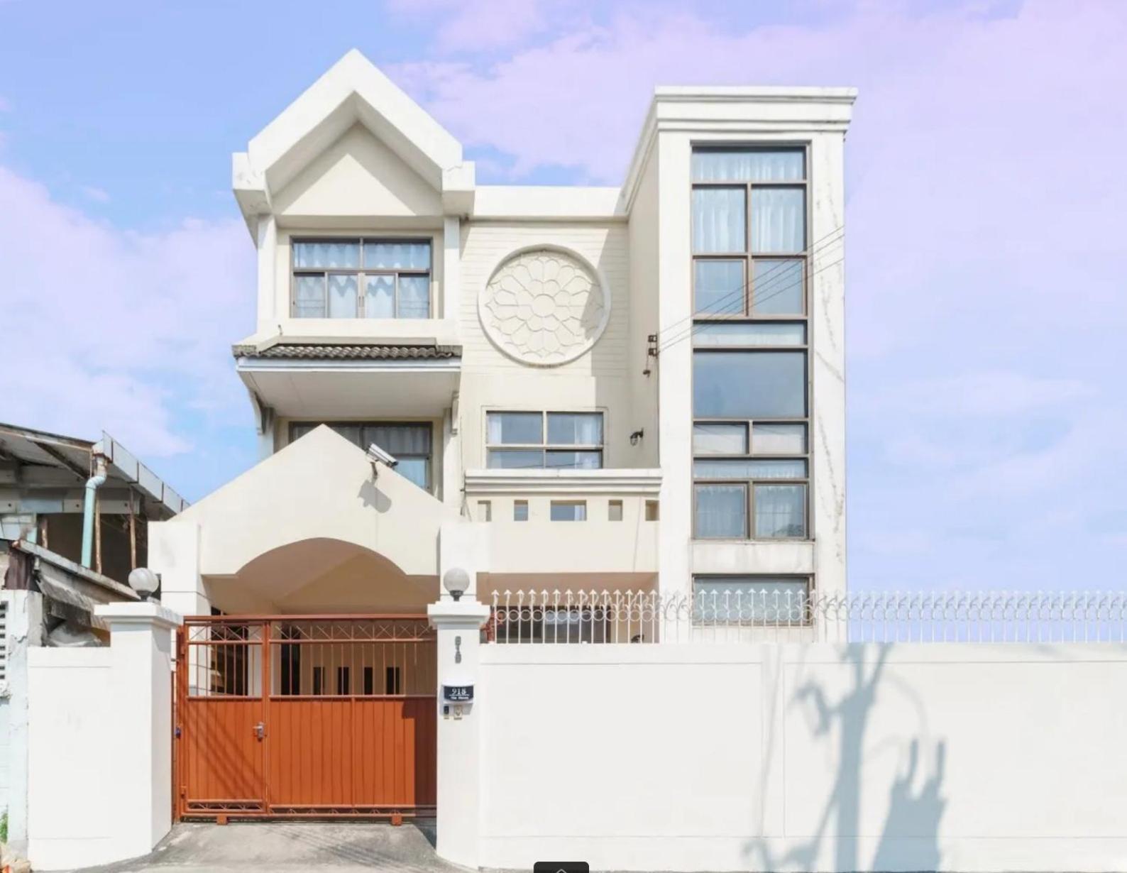 Holiday home Charming 3-storey House Near Bts Onnut Station *