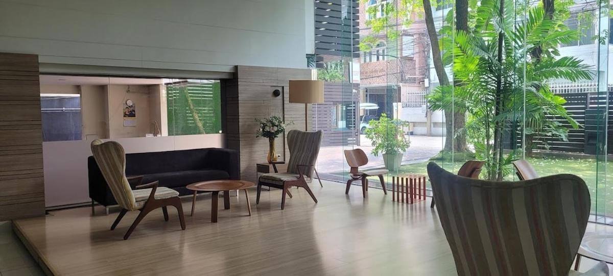 Executive 2 Bed Nana Bts 100m Skyline *