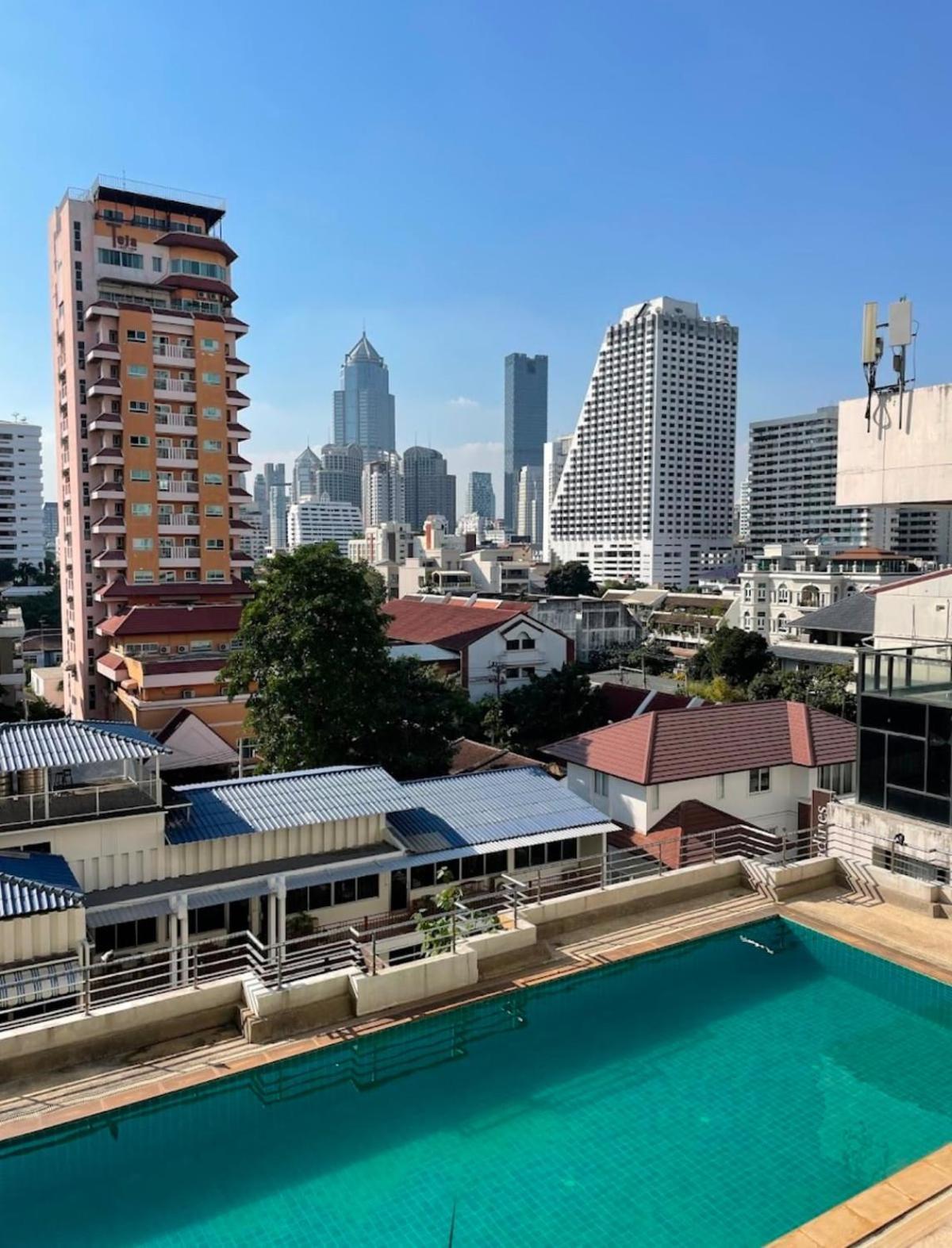 Apartment Executive 2 Bed Nana Bts 100m Skyline