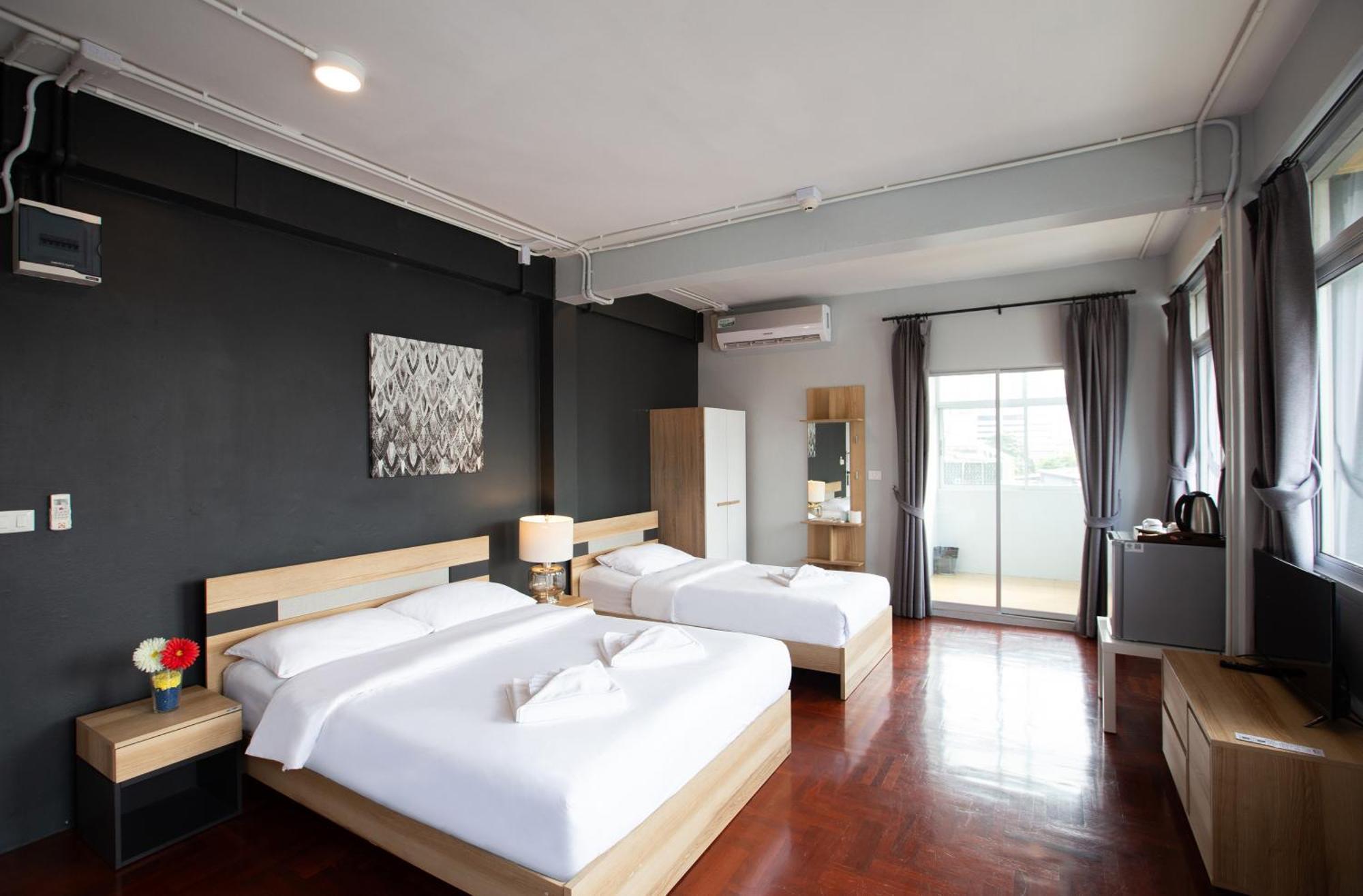 185@surawong 4*
