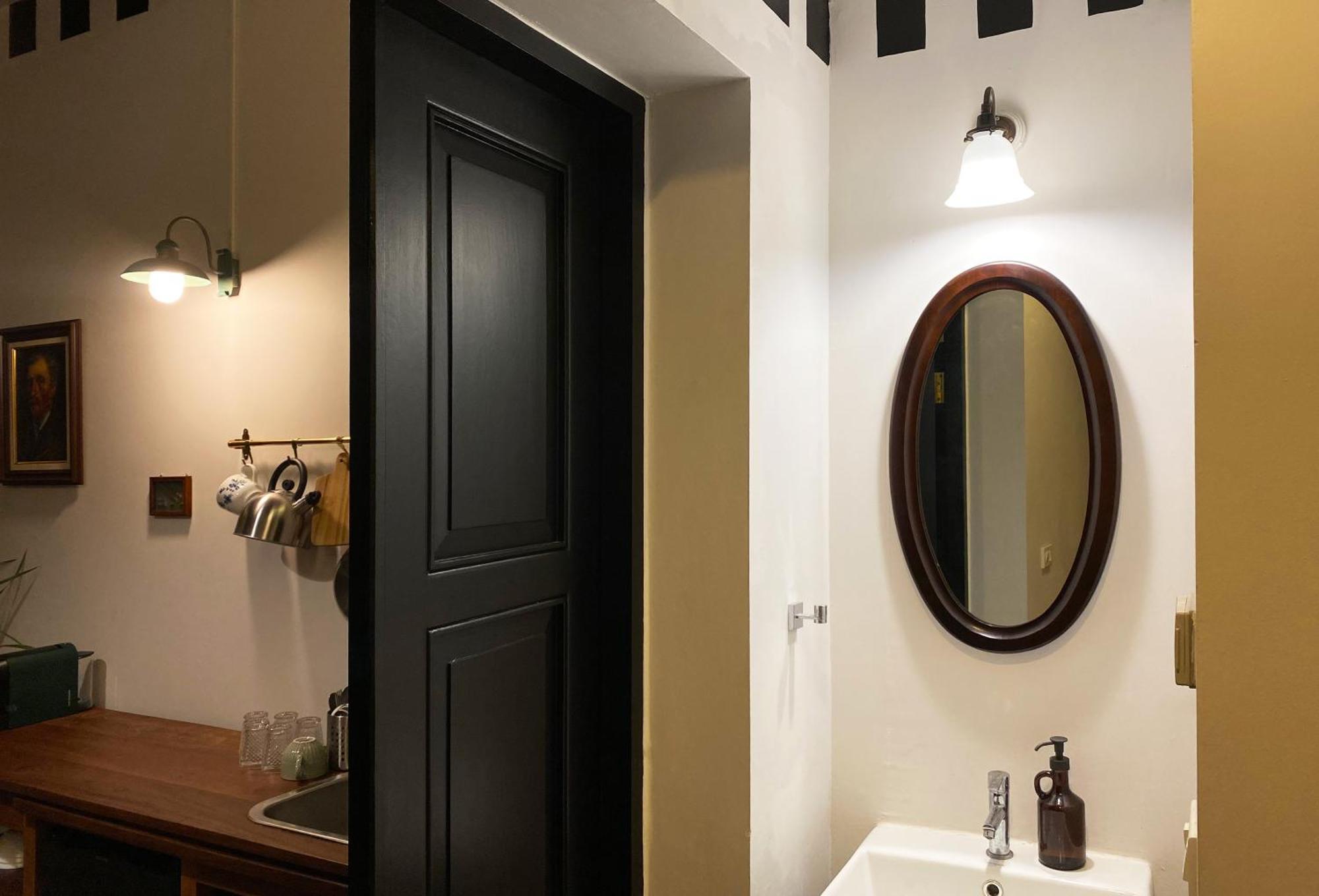 Apartment Cozy Artist Gem In Chinatown, Stroll To Mrt &