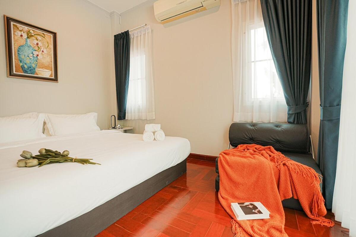906 Center Single Pool Bts Asok 5 Bedrooms 6 Bathrooms Bangkok