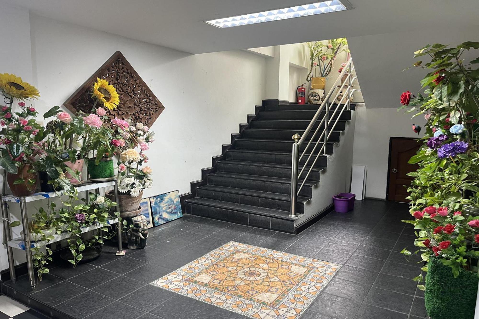 Place 107 Apartment *