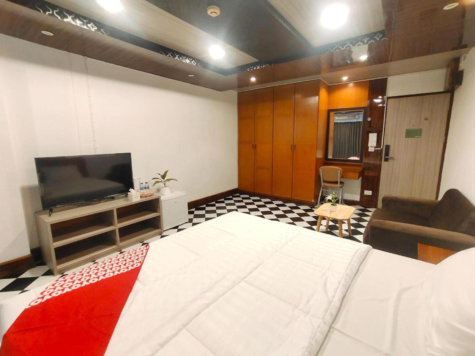 Oyo 75446 Travis Inthamara 49 Bangkok
