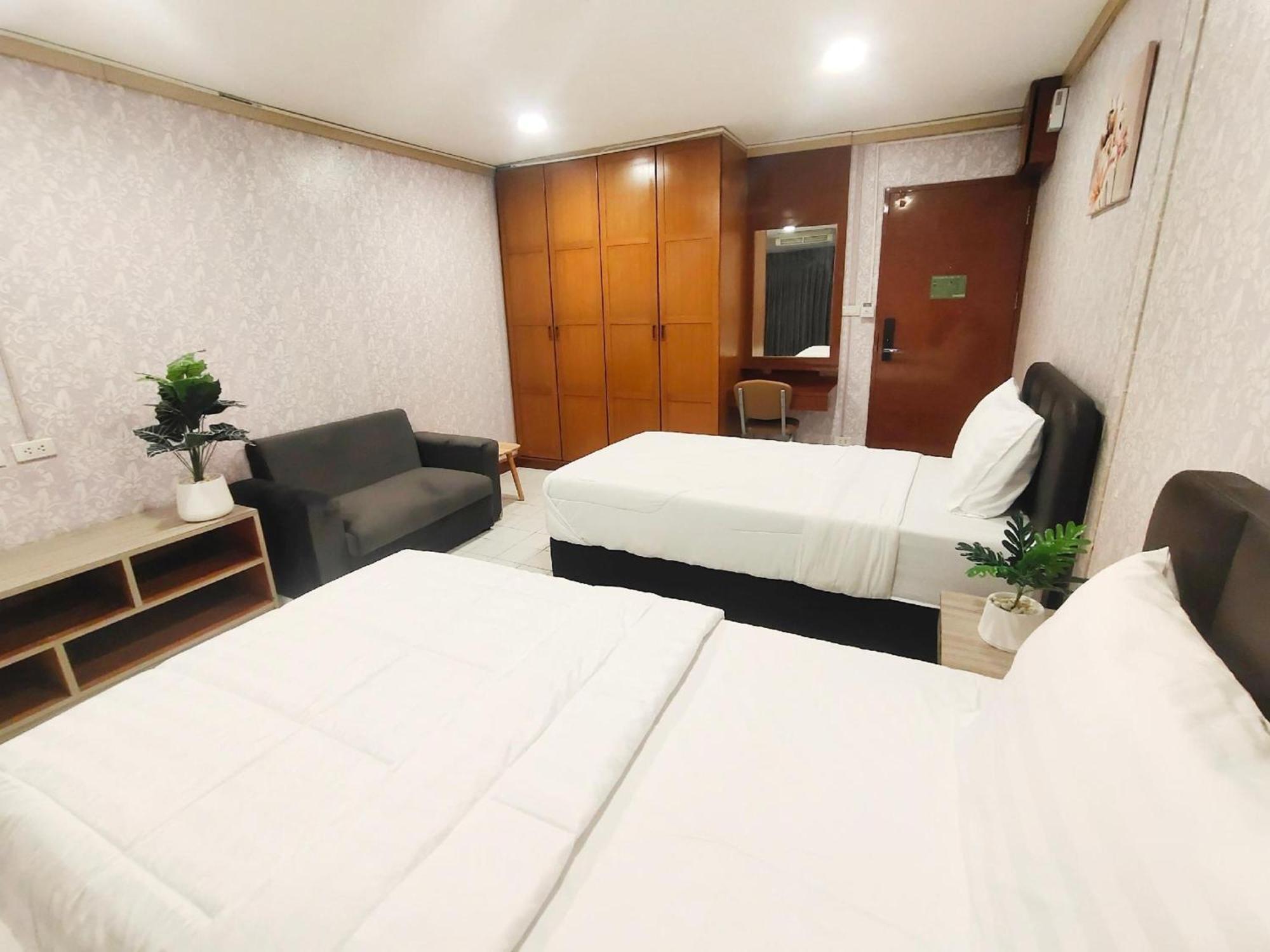 Hotel Oyo 75446 Travis Inthamara 49 Bangkok