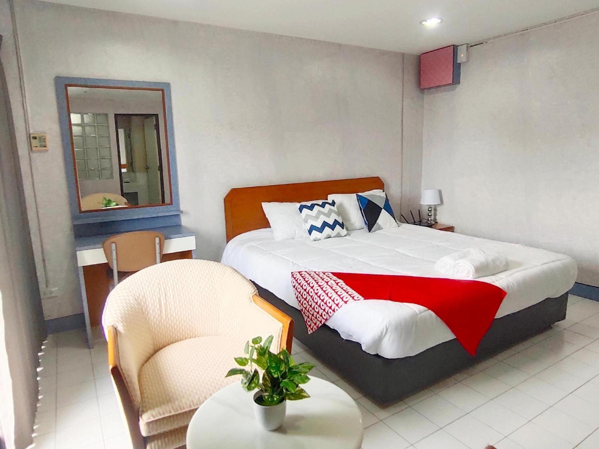 Oyo 75446 Travis Inthamara 49 Hotel 2*