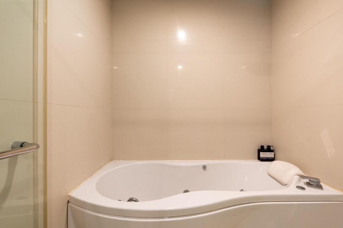 Luxury Prime Thong Lor - Fast Wifi, Gym&pool *
