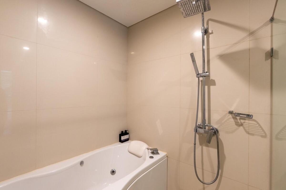 Apartment Luxury Prime Thong Lor - Fast Wifi, Gym&pool Bangkok