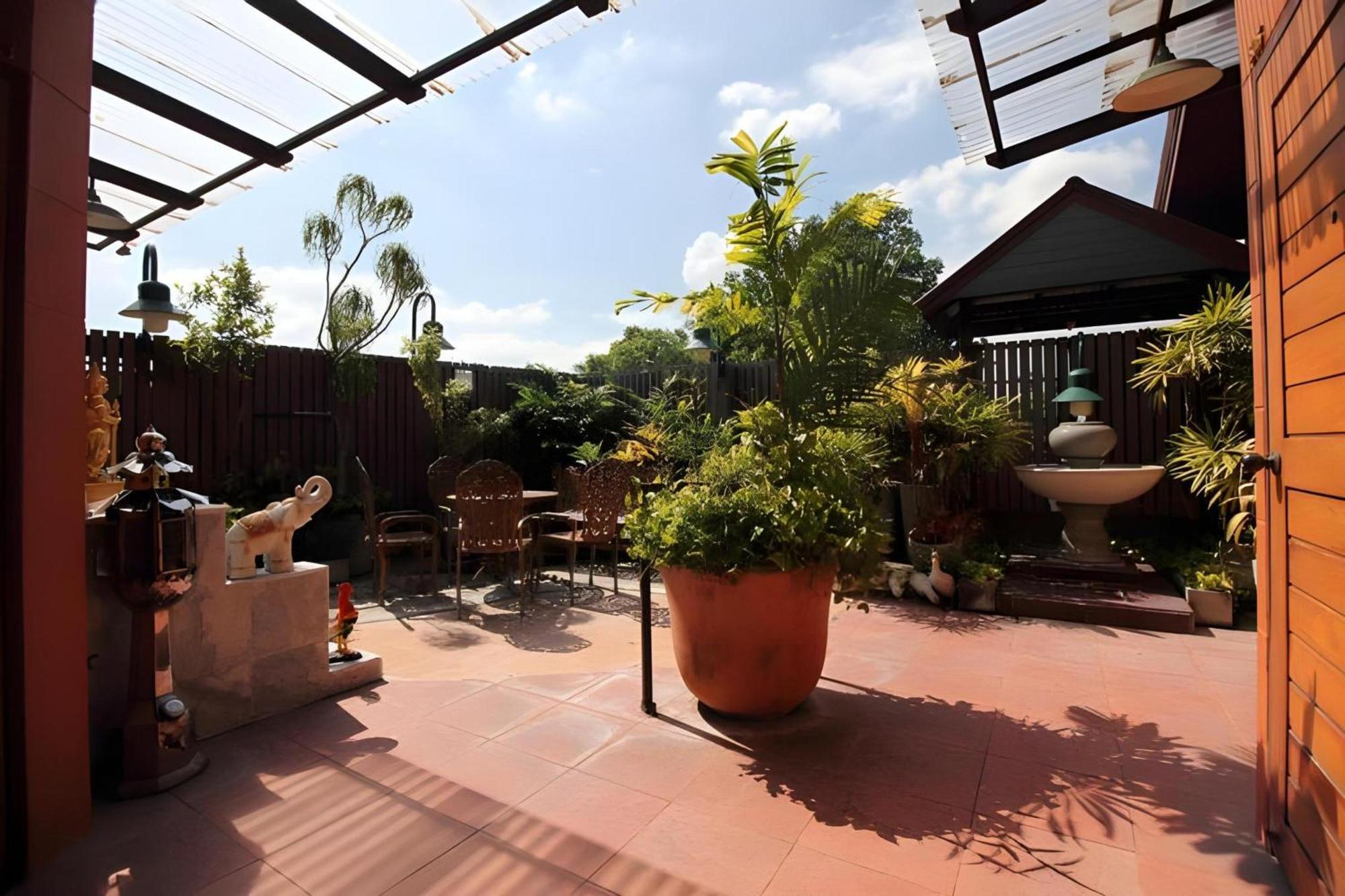 Hotel Super Oyo 484 Pannee Khaosan Sha