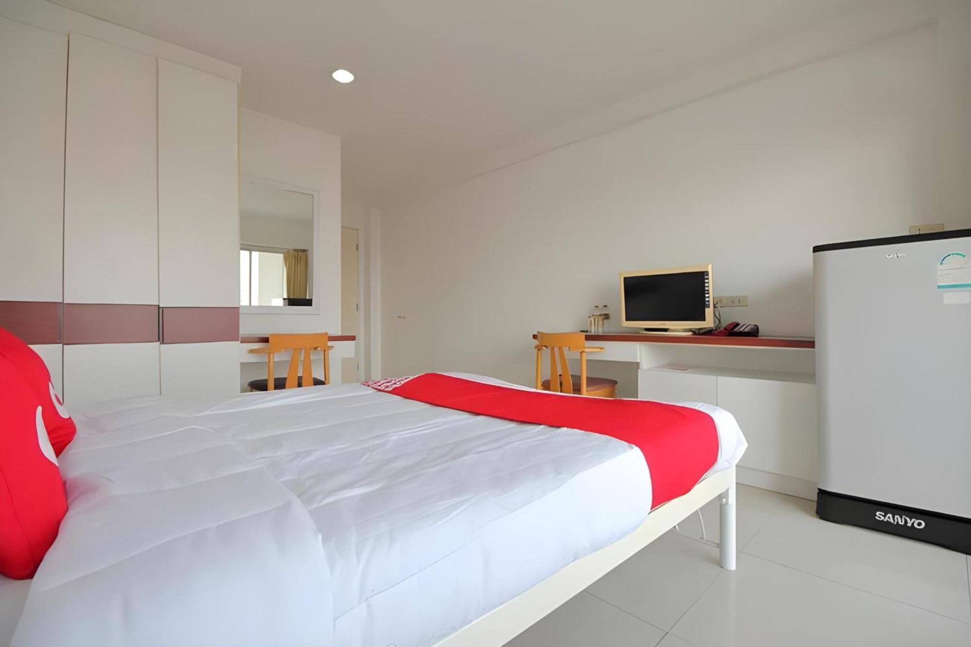 Super Oyo 498 Ladawan Hotel