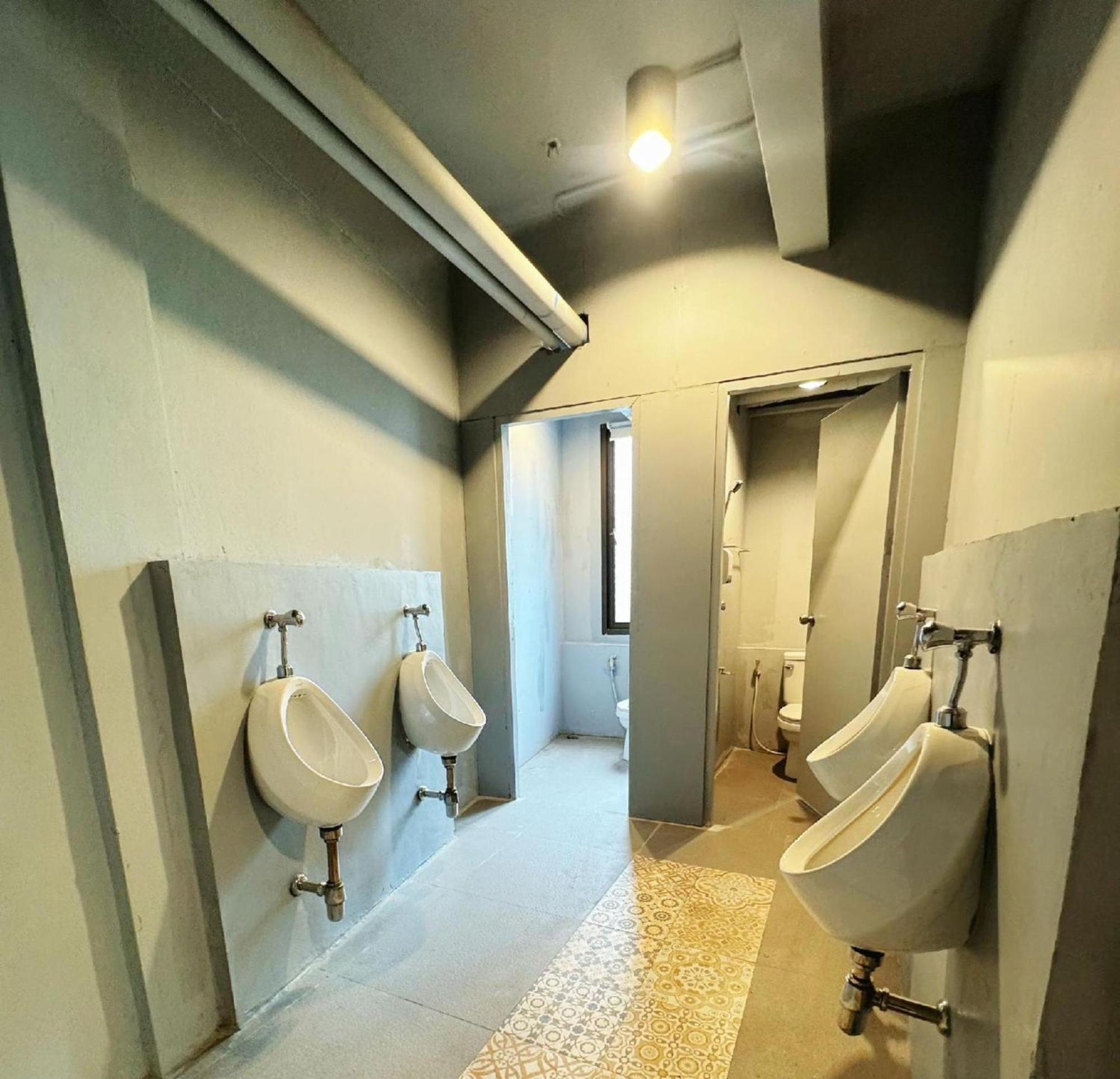 Hostel Oyo 75465 Lucky - Huai Khwang Bangkok