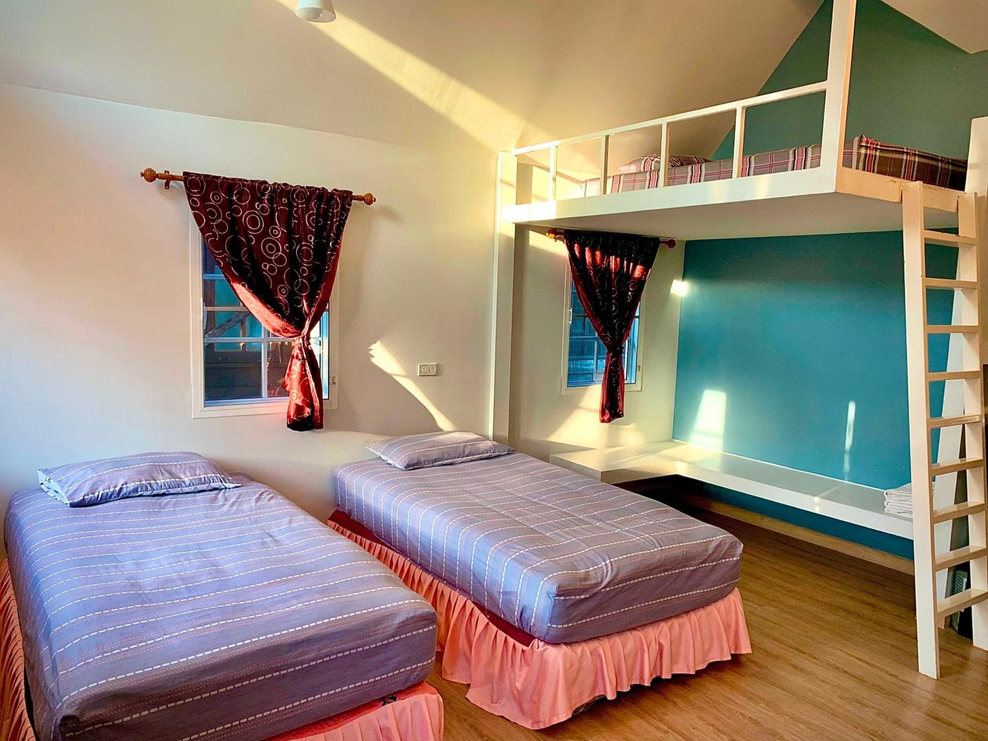 Chai Na Hotel 2*