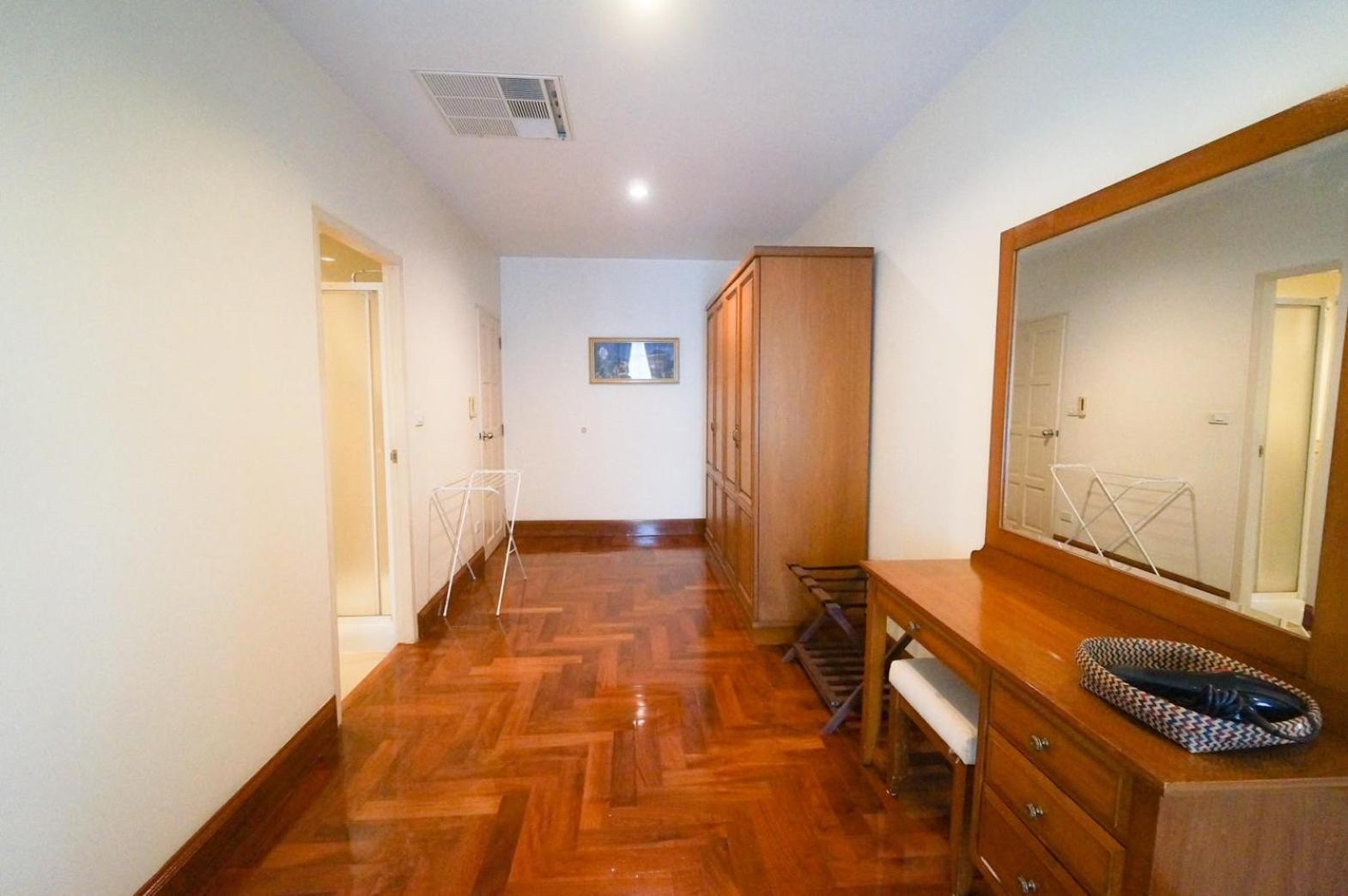 Chez Moi Private Executive Sukhumvit 26 Apartment