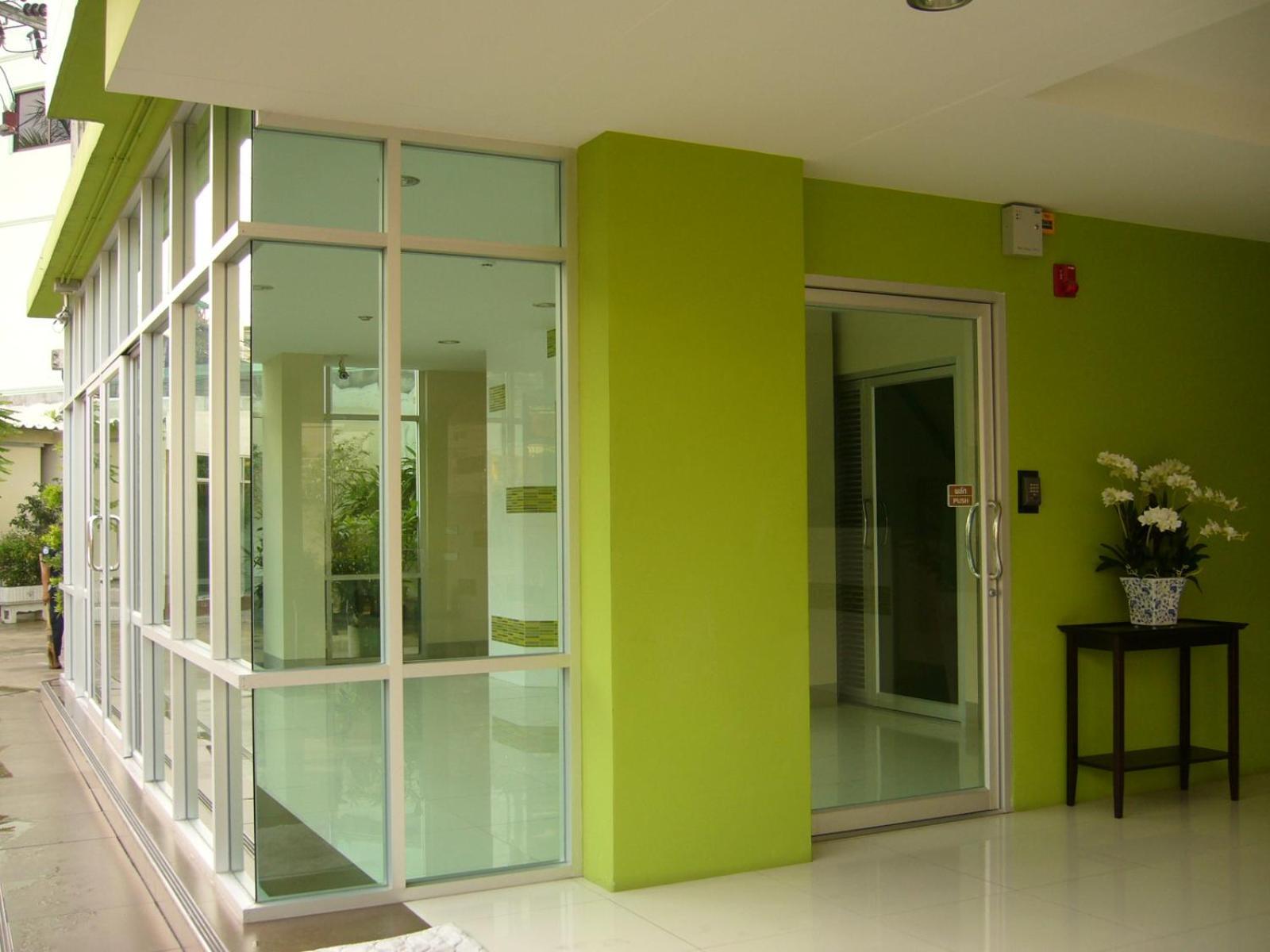 181 Ekkamai Apartment Bangkok