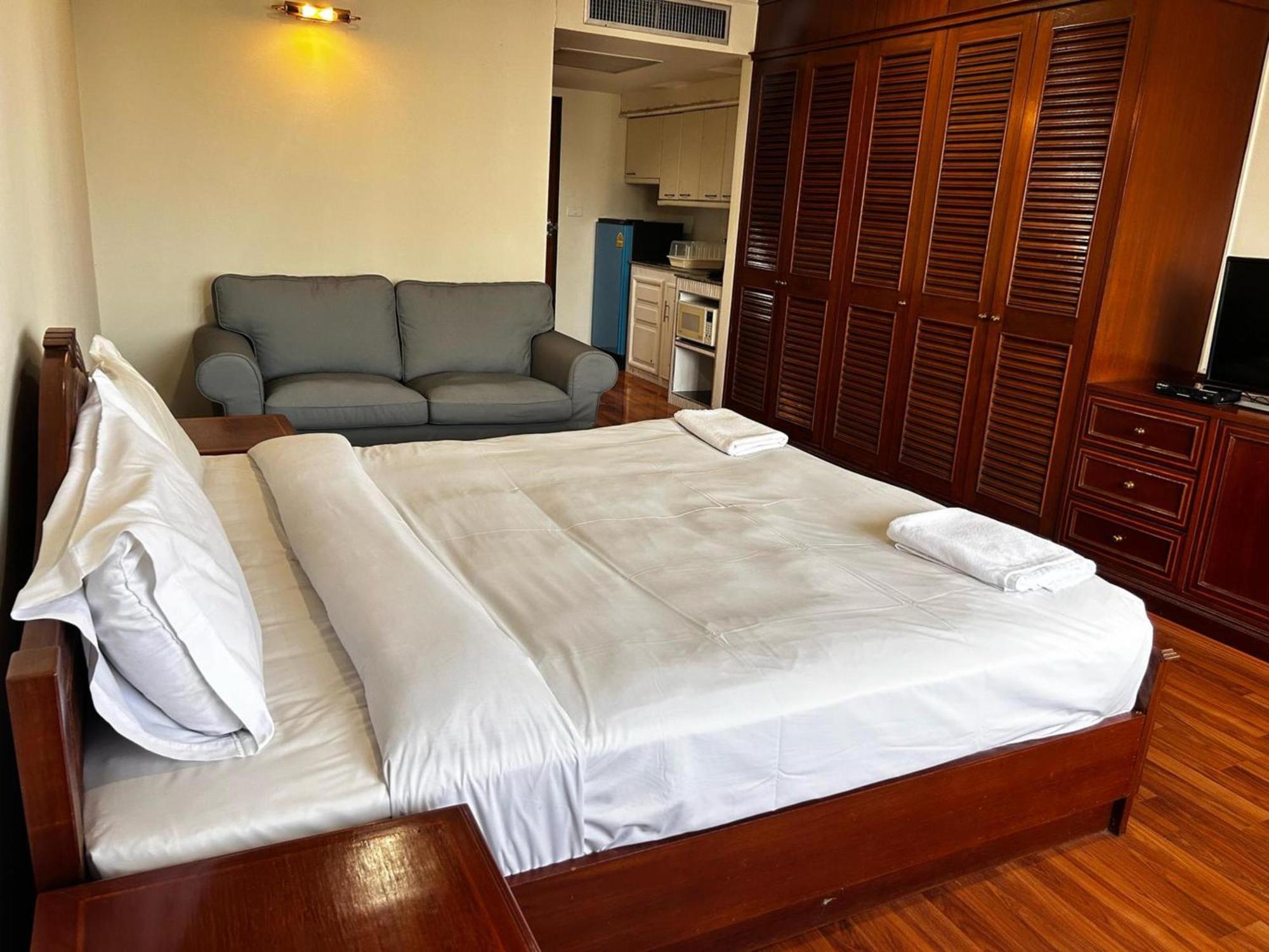Omni Tower Sukhumvit Soi 4 Direct Apartment *