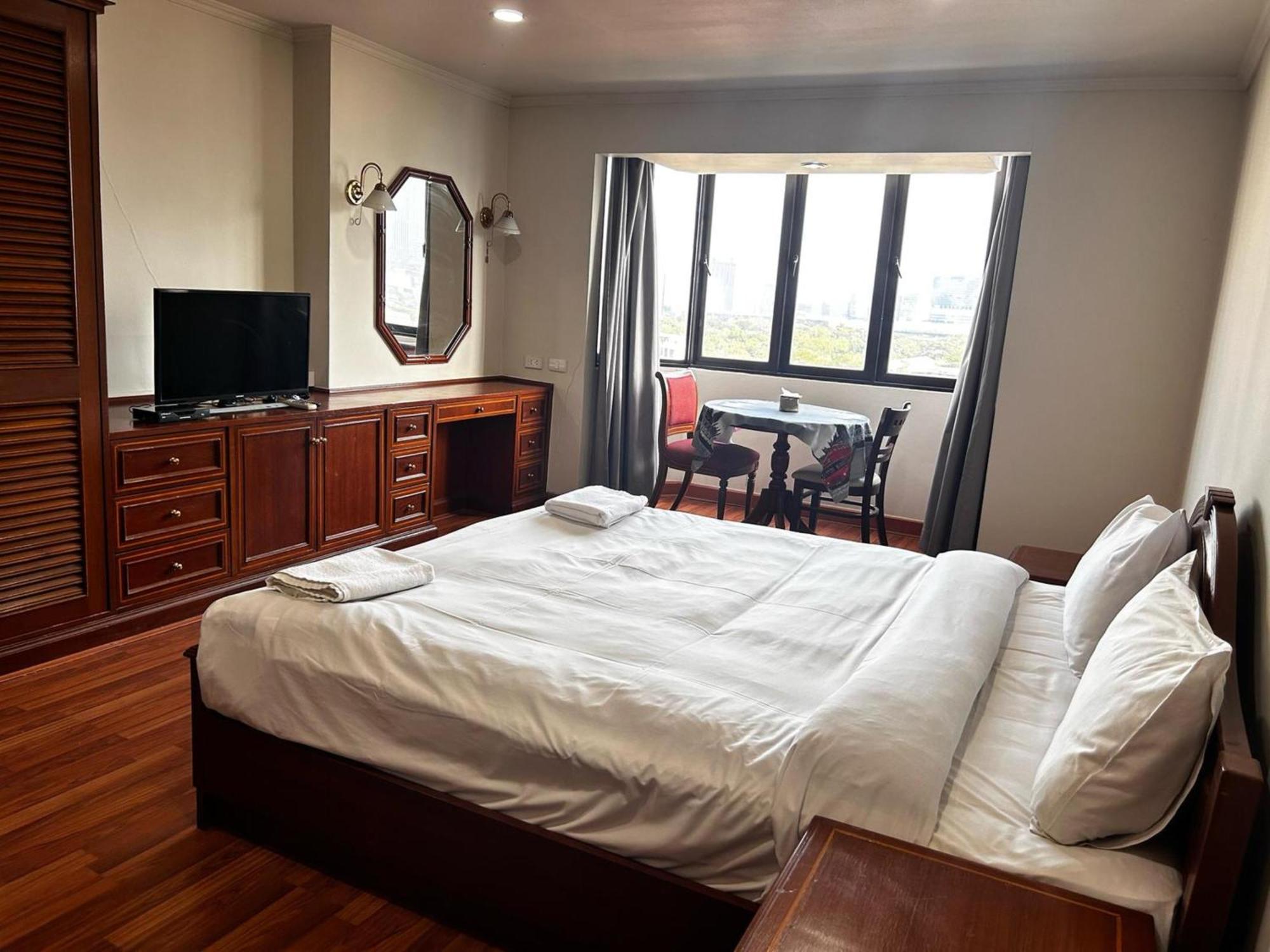 Omni Tower Sukhumvit Soi 4 Direct Apartment Bangkok