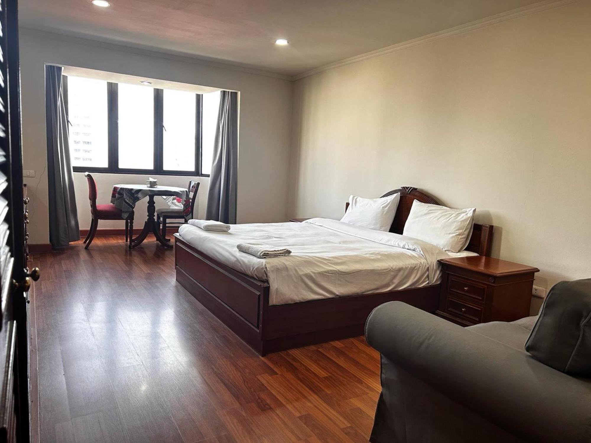 Omni Tower Sukhumvit Soi 4 Direct Bangkok