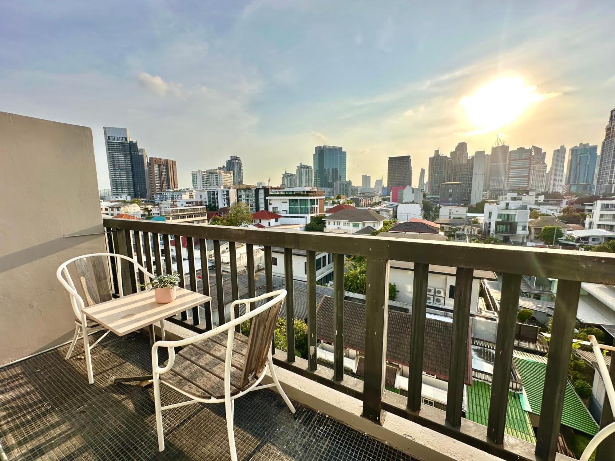 Apartment With View Near Ekkamai