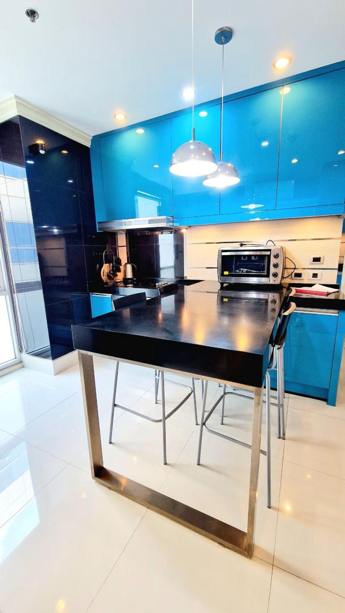 Extremely Spacious Cool Asoke Sleeps 8 Apartment