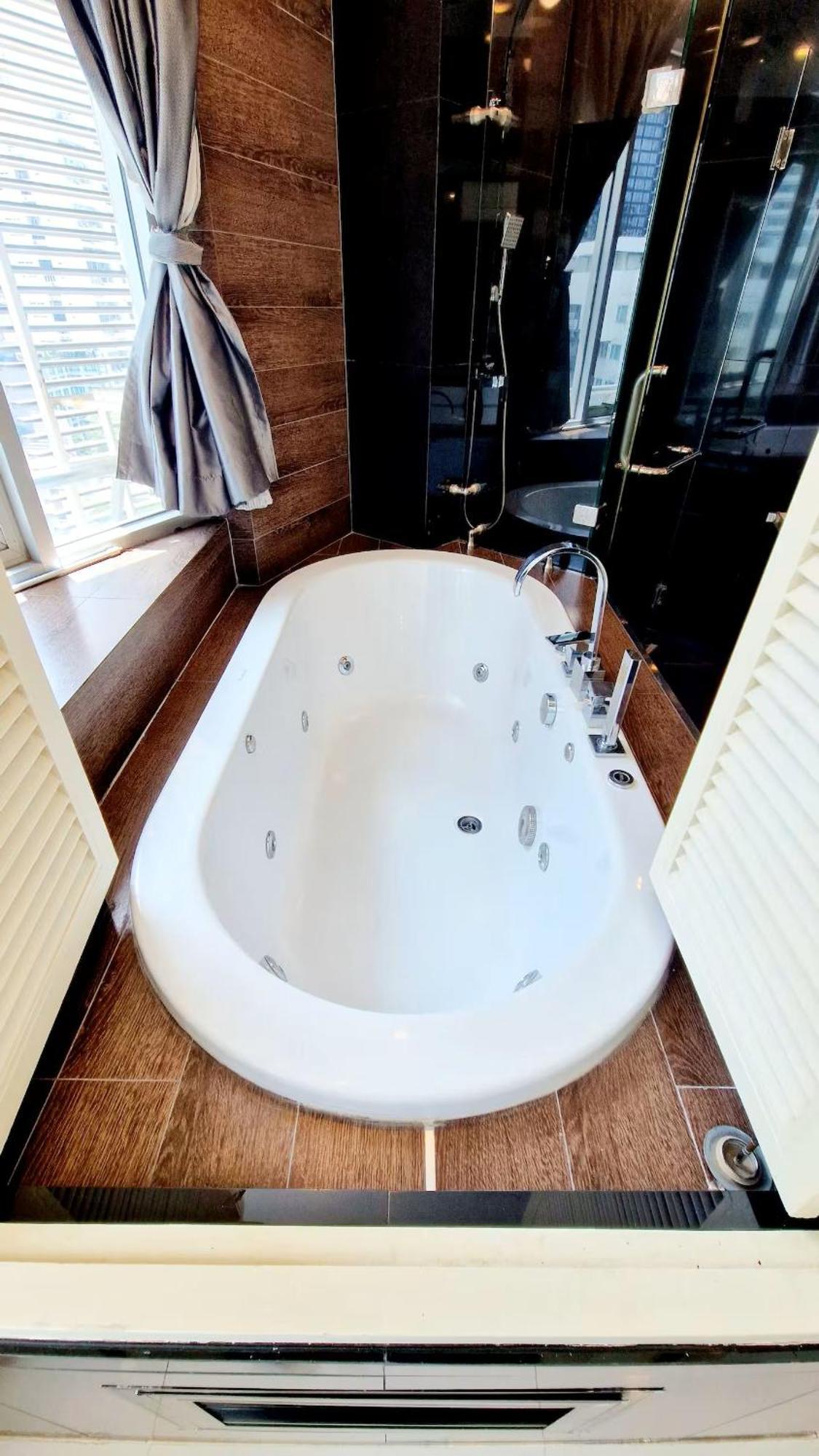 Apartment Extremely Spacious Cool Asoke Sleeps 8 *