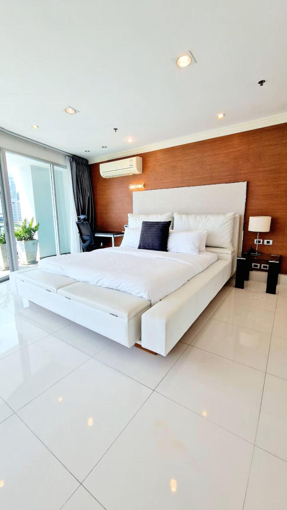Extremely Spacious Cool Asoke Sleeps 8 *