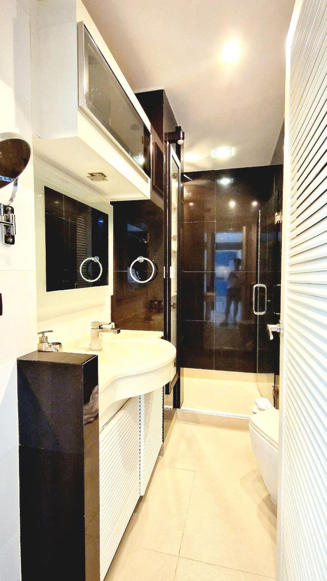 Apartment Extremely Spacious Cool Asoke Sleeps 8 *