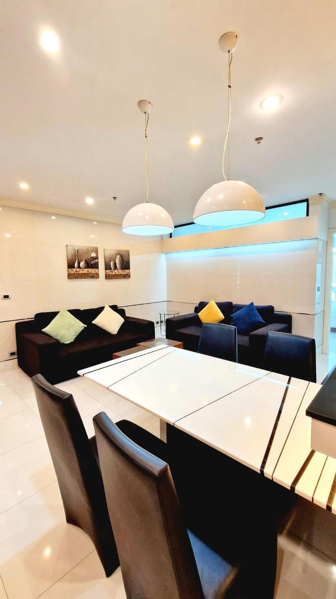 Apartment Extremely Spacious Cool Asoke Sleeps 8 *