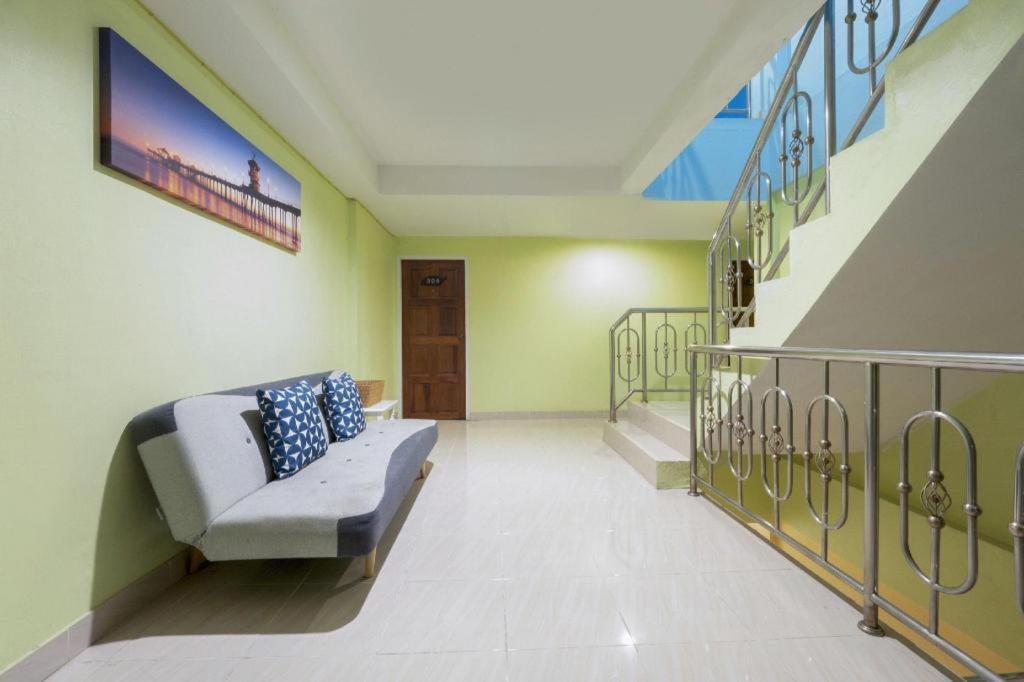Oyo 818 Suksomboon Hotel