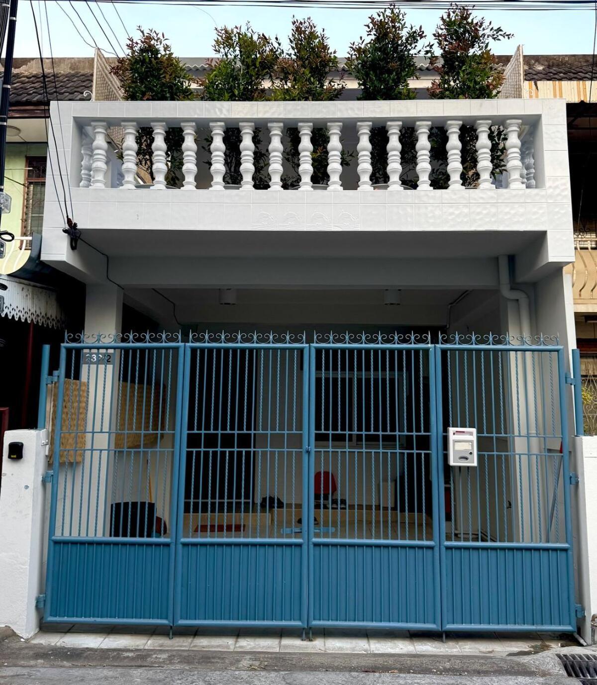 Townhouse - 5min Walk To Bts Punnawithi Holiday home