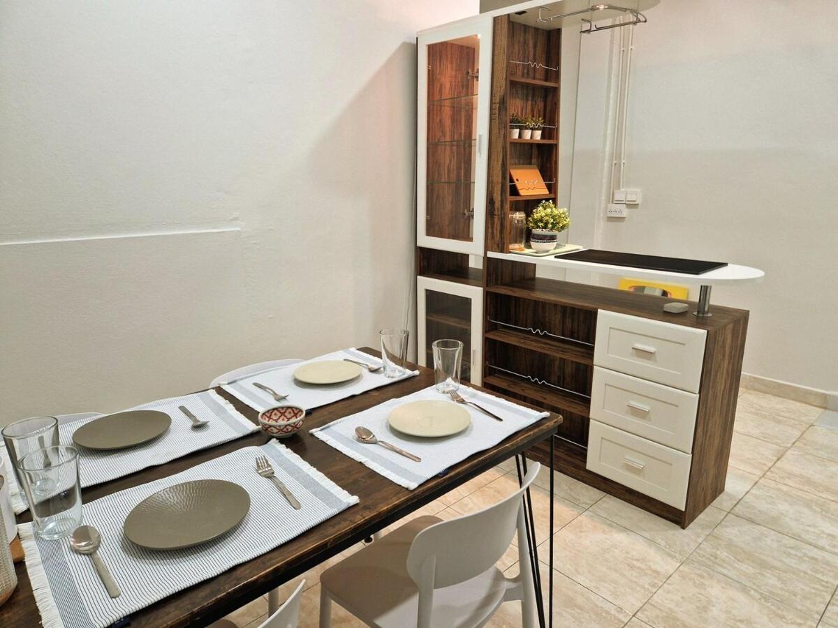 Townhouse - 5min Walk To Bts Punnawithi Holiday home *