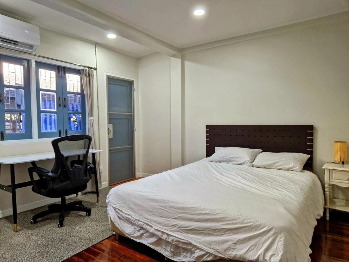 Townhouse - 5min Walk To Bts Punnawithi * Bangkok