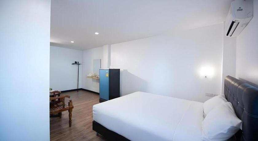 Hoppers Place Donmuang Hostel *