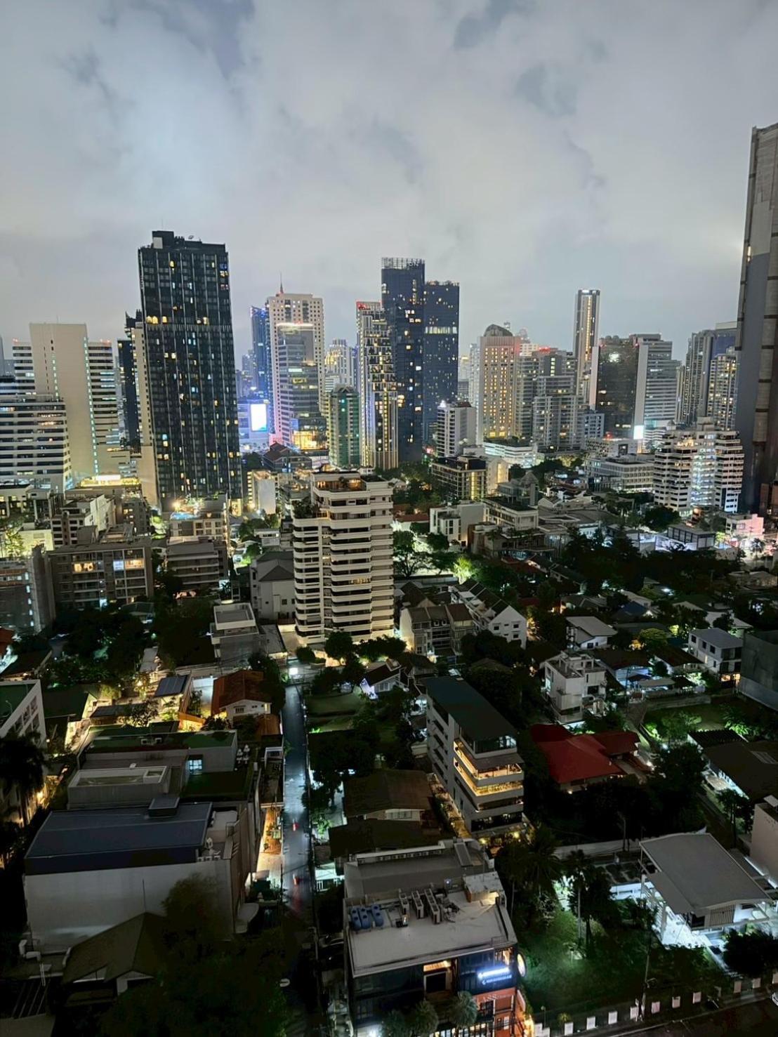 Phrom Phong 1br Luxe With Pool Gym Park Center Apartment