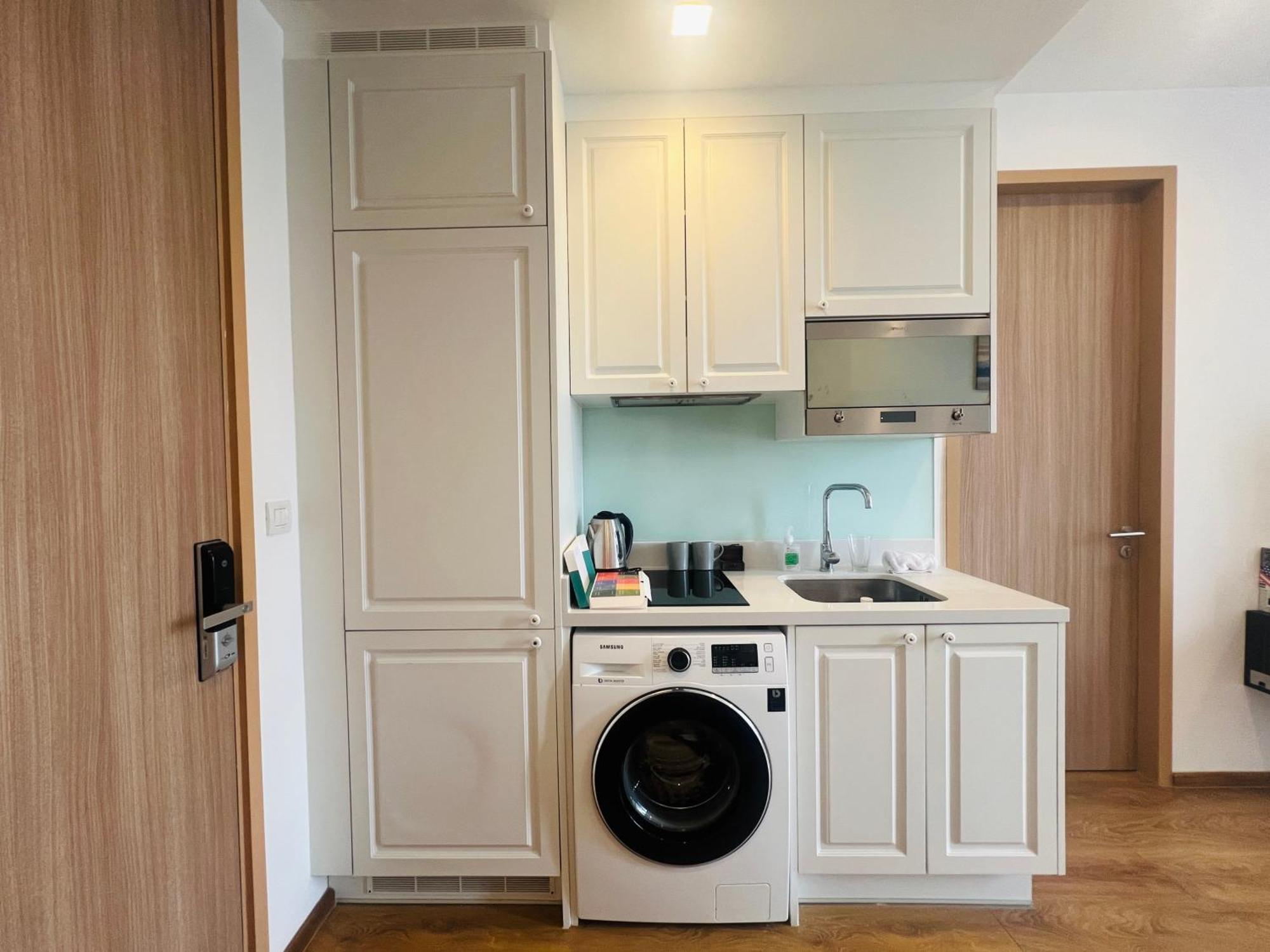 Phrom Phong 1br Luxe With Pool Gym Park Center *