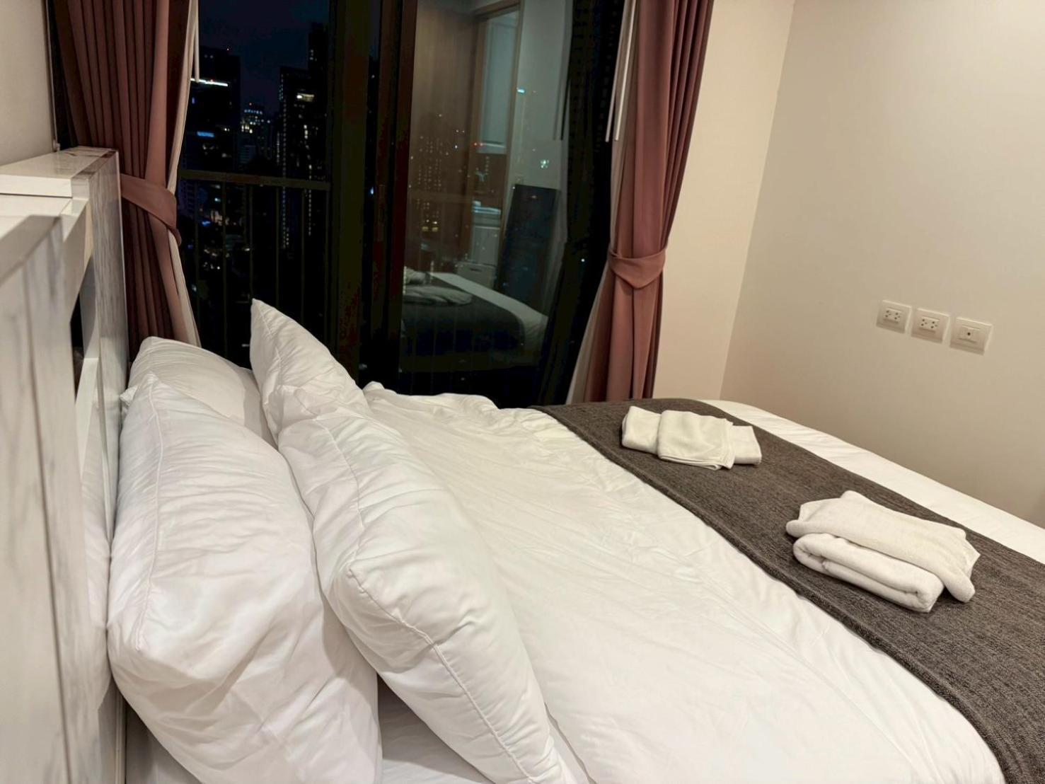 Apartment Phrom Phong 1br Luxe With Pool Gym Park Center Bangkok