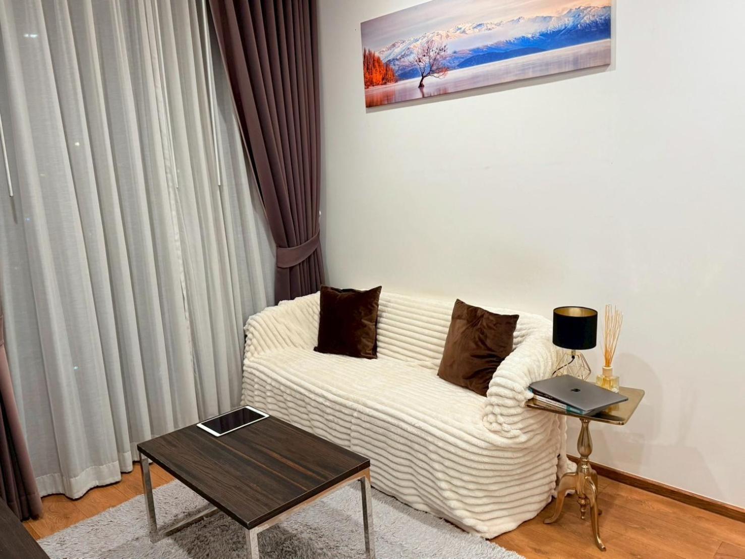 Apartment Phrom Phong 1br Luxe With Pool Gym Park Center Bangkok