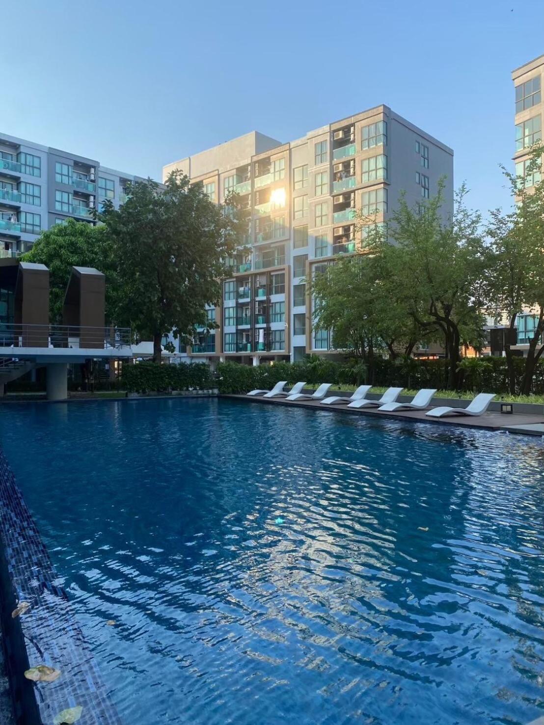 Apartment Sukhumvit Pool&gym Wi-fi Free Bus To Bts *