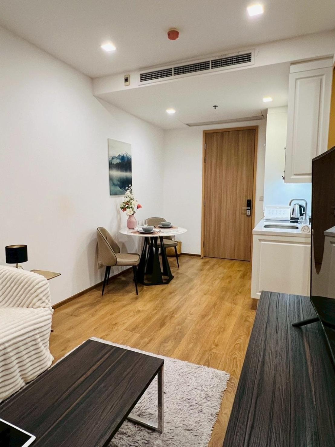 Phrom Phong 1br Luxe With Pool Gym Park Center Bangkok