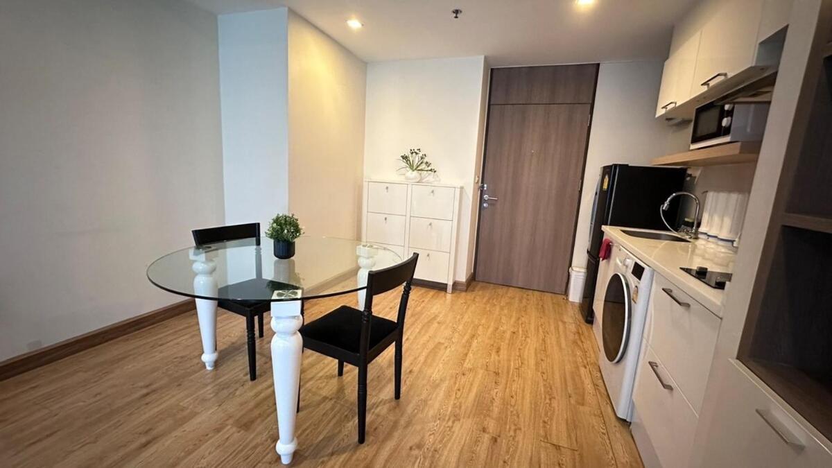 Great Condo-1min, Bts Thong Lo In Front Of Building Apartment *