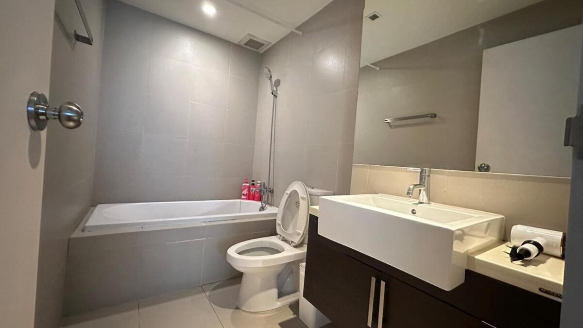 Apartment Great Condo-1min, Bts Thong Lo In Front Of Building *