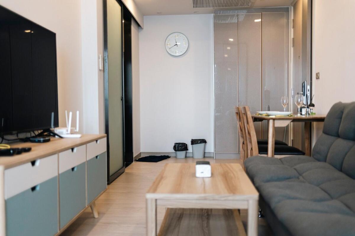 Apartment Luxury Amenities And View