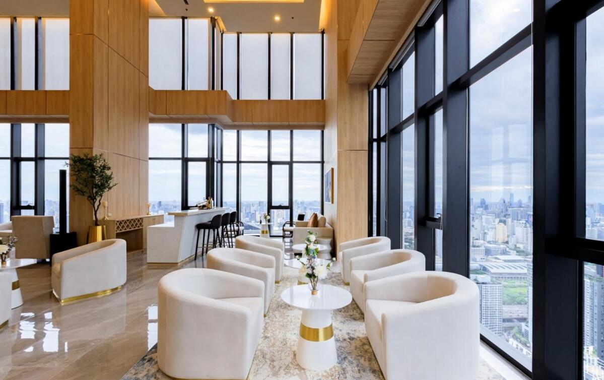 Luxury Amenities And View *