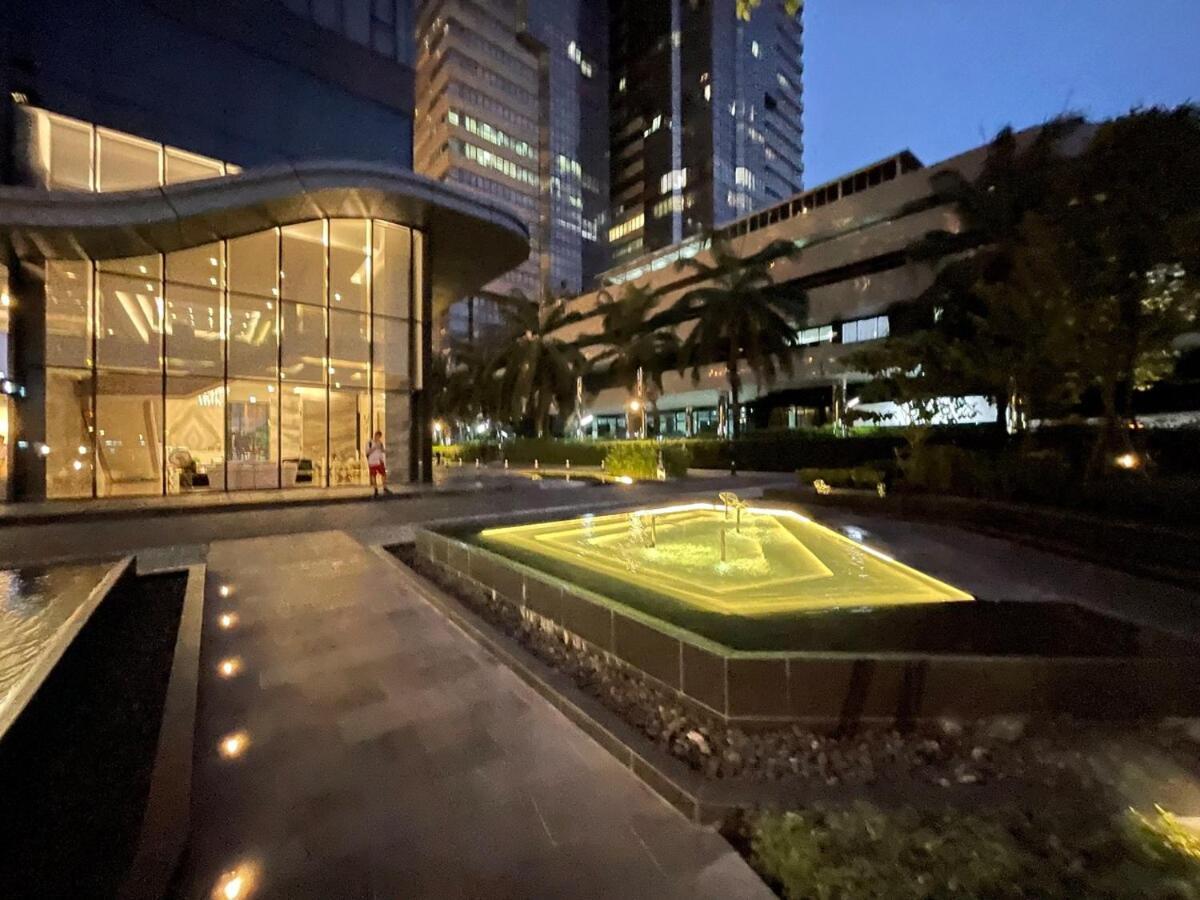 Apartment Luxury Amenities And View