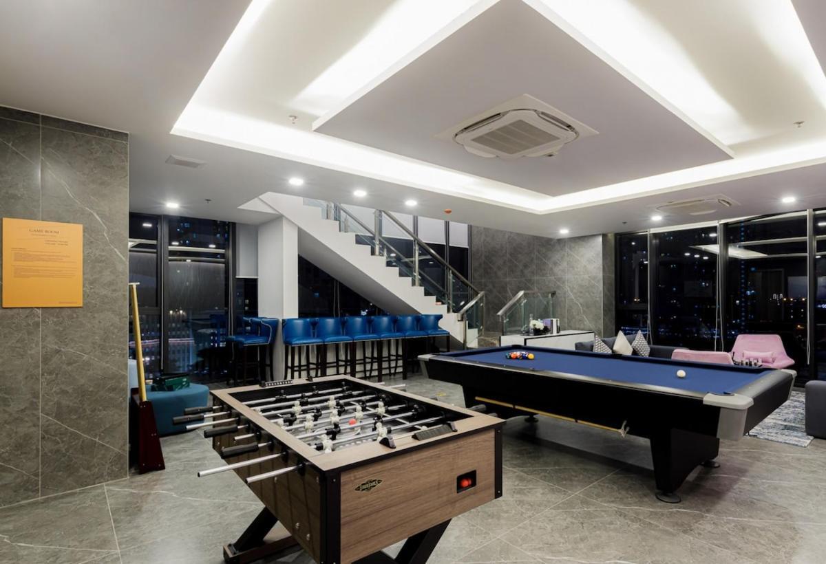 Apartment Luxury Amenities And View Bangkok