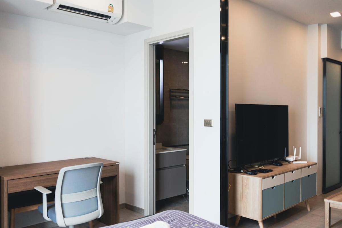 Luxury Amenities And View Apartment