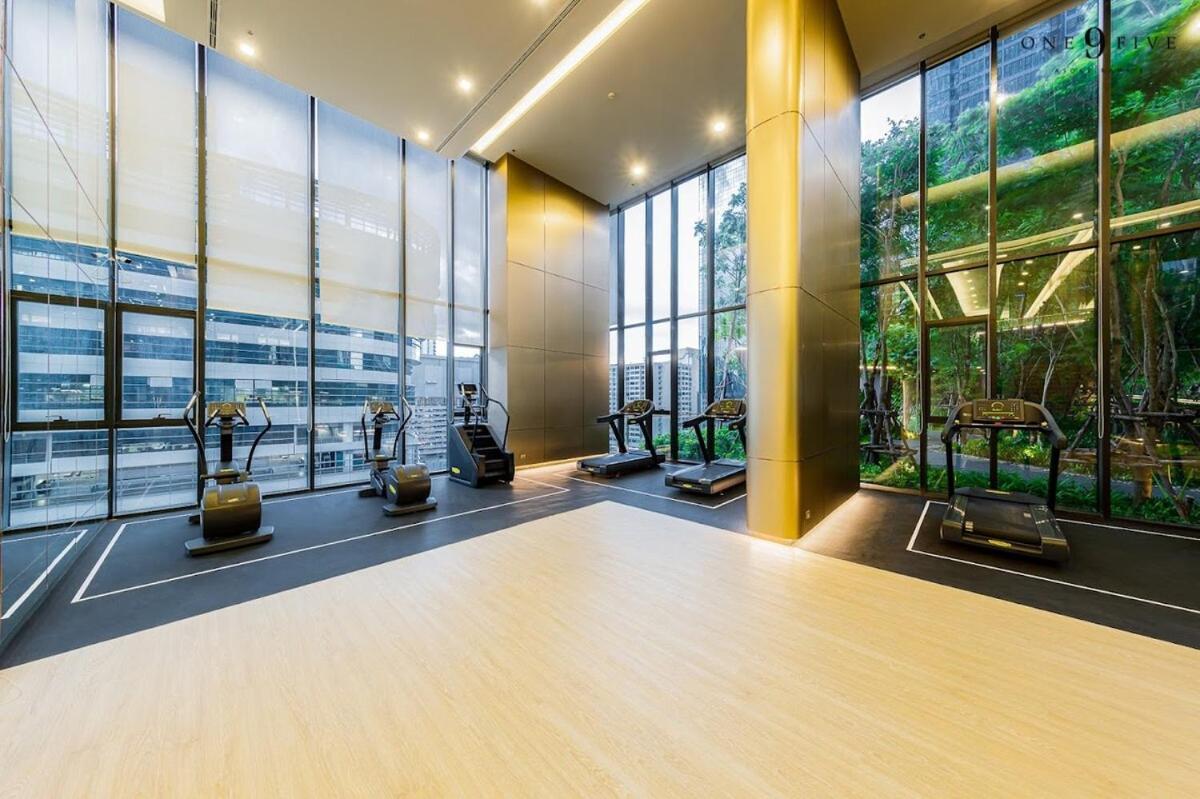 Luxury Amenities And View Apartment *