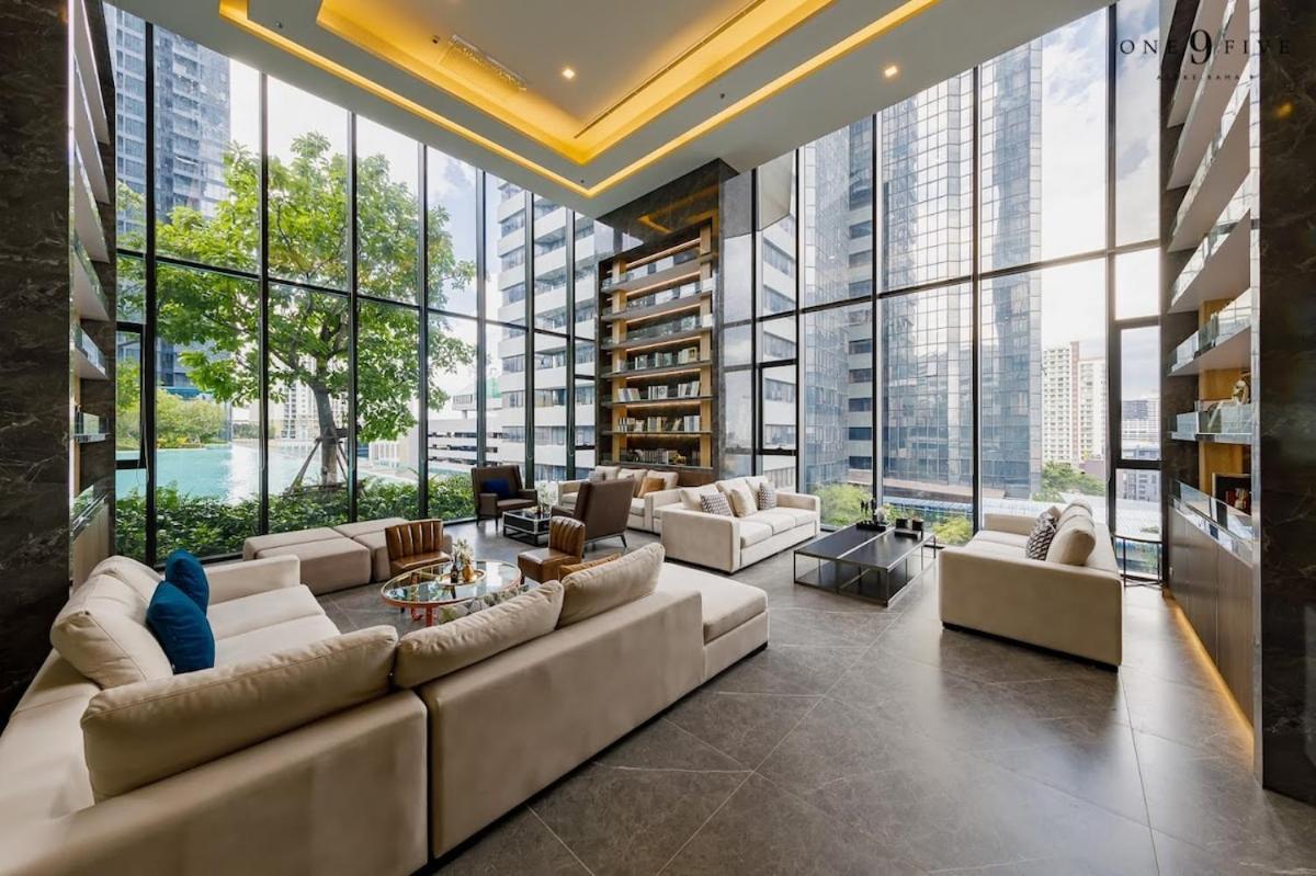 Apartment Luxury Amenities And View Bangkok
